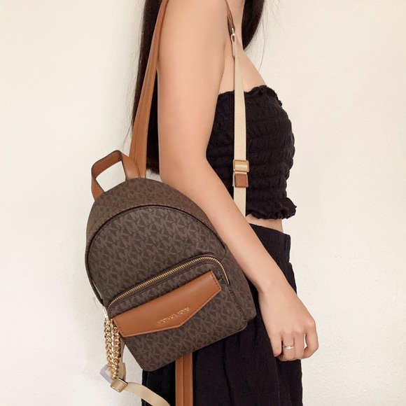 Michael Kors Maisie XS 2 In 1 Backpack + Pouch Brown Logo MK Signature - Picture 5 of 5